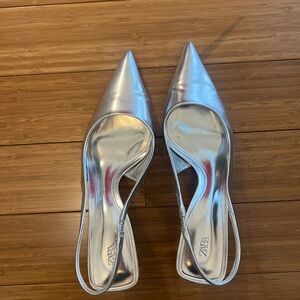 Size 8.5-9 Pointed Heal - Giving BRAT💚 Worn for a business trip and for drinks